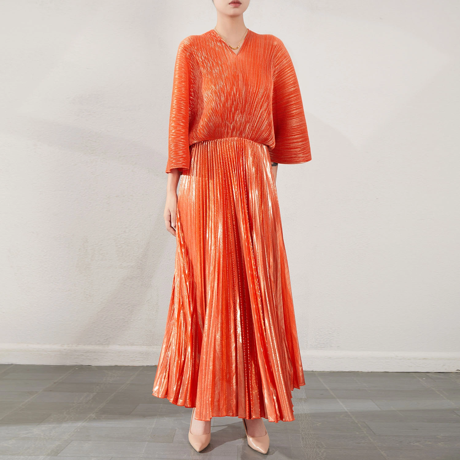 Factory Direct Sales 2025 Latest Design Metallic Polyester Pleated Dress Shiny Loose Fit Flared Pleated Dress 1