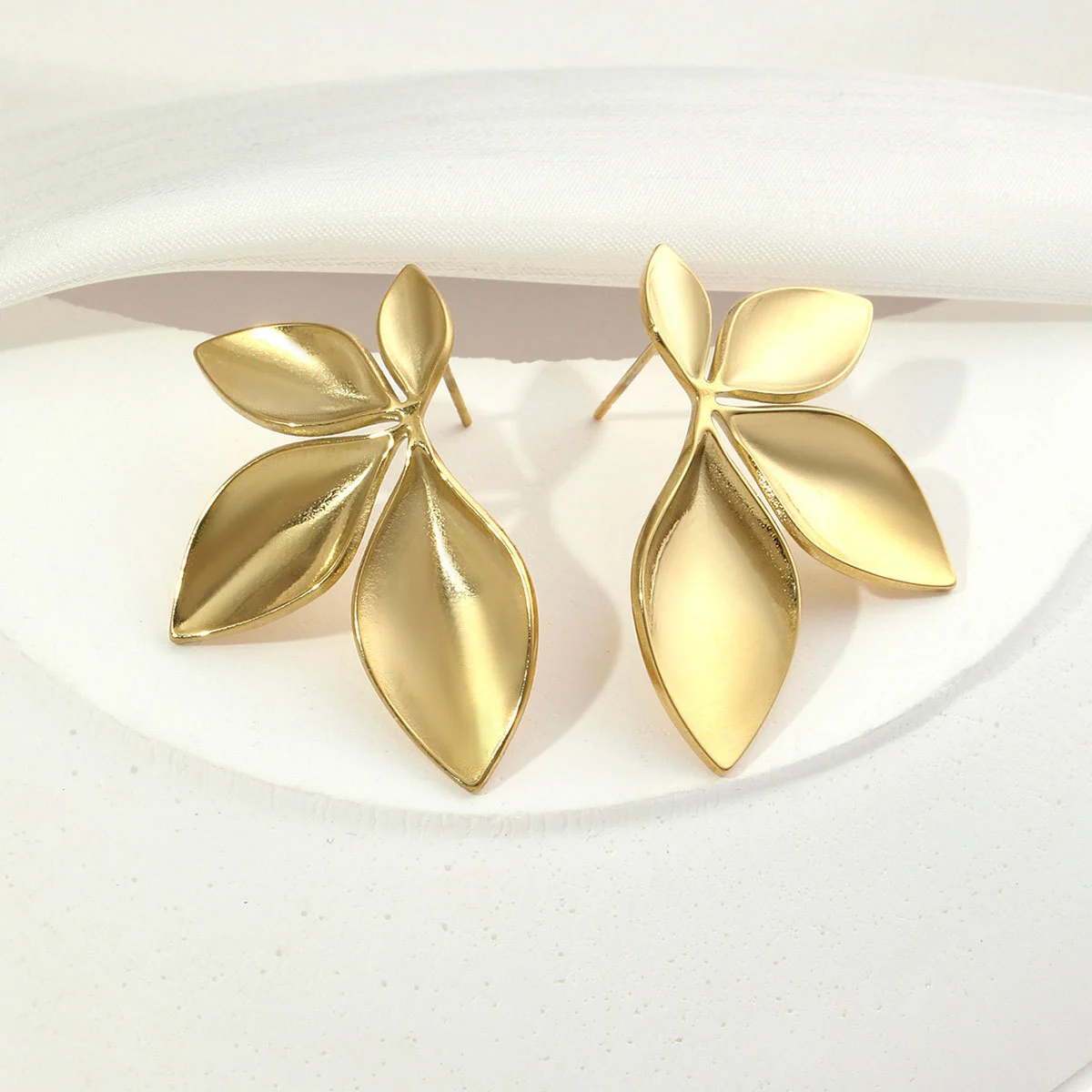 Wholesale Stainless Steel Earrings Genuine Gold Electroplating Elegant And Exquisite Flower Women's Earrings Jewelry 1