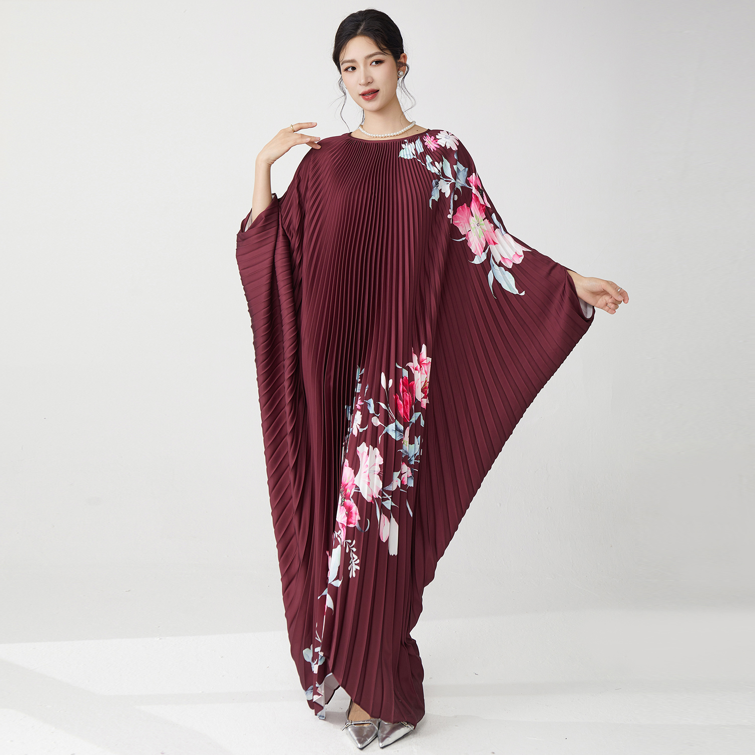 Services ODM OEM <000000> – Votre marque, votre design Dernière robe à manches chauve-souris pour femme Robe de mode grande taille Robe de soirée plissée imprimée pour femme 11