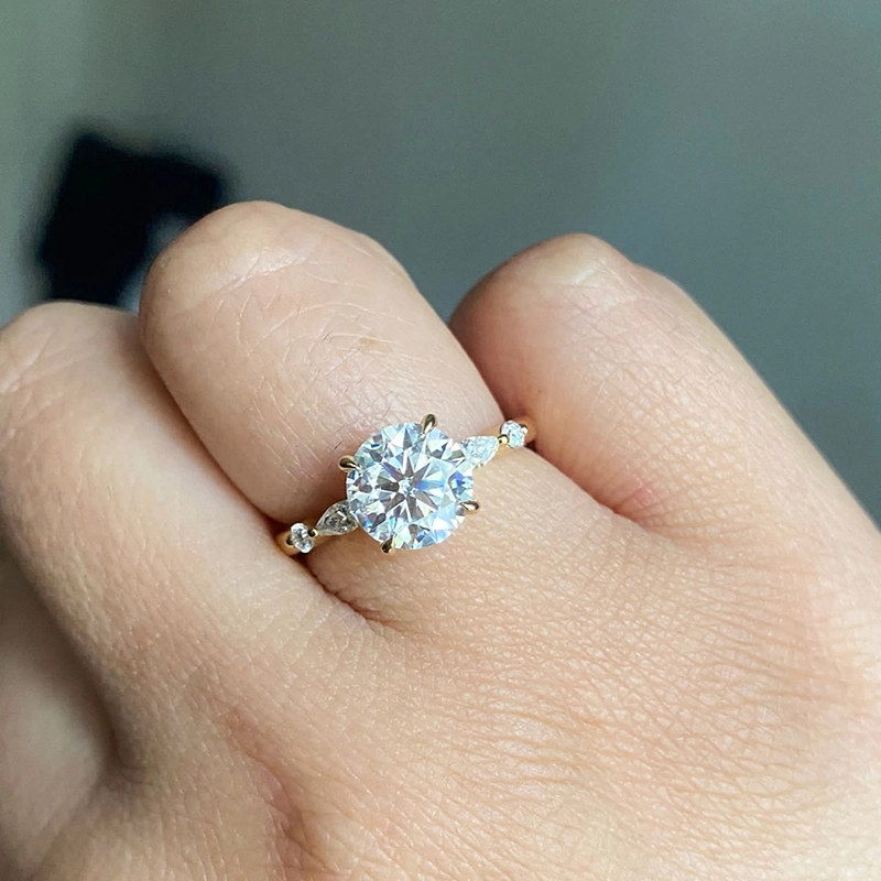 Bague de fiançailles en or jaune 10 carats/14 carats, couleur chaude, 2 carats, 8 mm, avec moissanite taillée en cœur et flèches 1