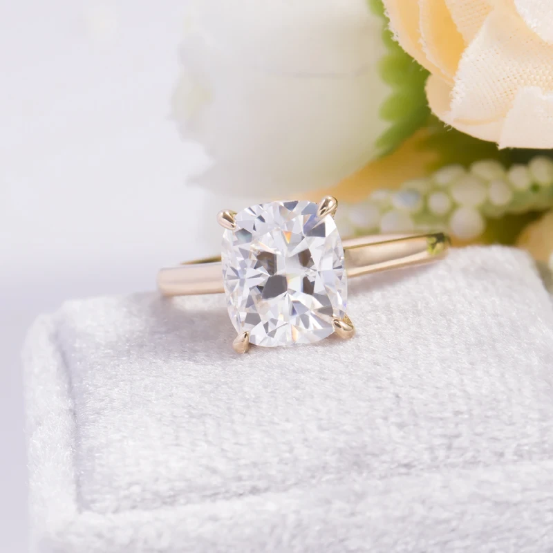 3 carats d Couleur allongée coussin Moisanite Bague en or jaune 14K 1