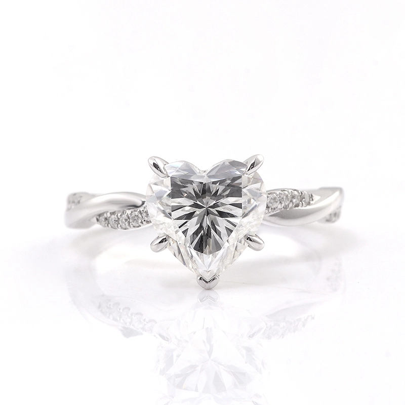 Superbe impressionnant de 8,5 mm coeur coupé de coeur Moisanite Anneau de fiançailles 18K Band de torsion en or blanc Moisanite Fine juiverie 1