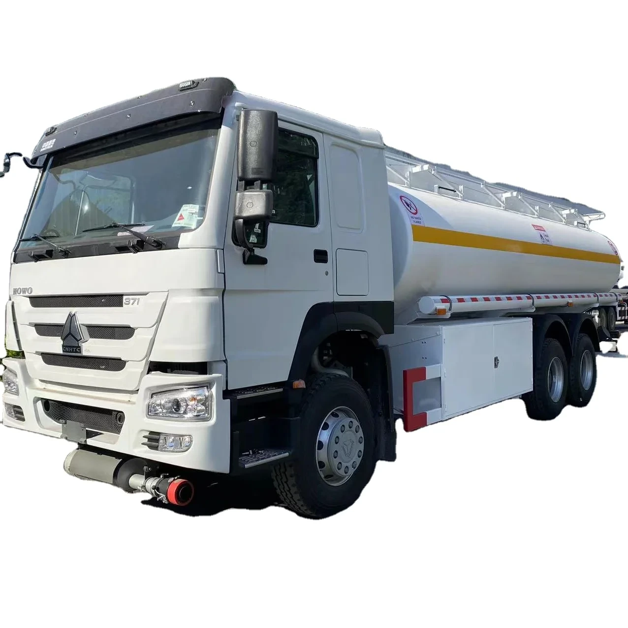Camion-citerne à carburant Sinotruk Howo 25000L 1