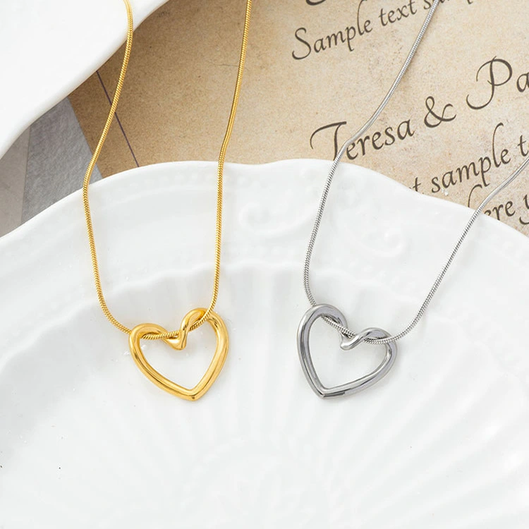 Wholesale Of New Fashionable Stainless Steel Gold Heart Necklaces For Women With Simple And Charming Collarbone Chain Jewelry 1