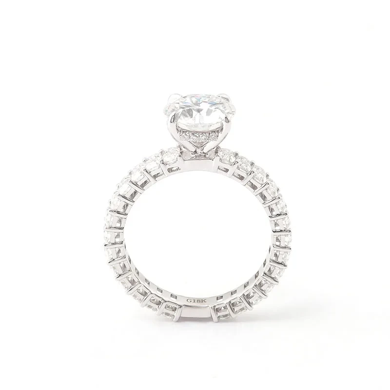 Anillo de oro blanco de 18k estilo clásico de 8 mm Piedra principal de 2carat Round & Baguette Cut Moissanite Shine Diamond Ring 1