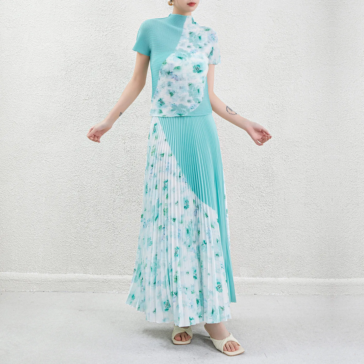 OEM/ODM Pleated Skirt Suit – Tailored for Your Brand’s Unique Style Accept Custom Miyake Women's Printed Pleated Skirt Elastic O-neck Top Loose Ankle-length Pleated Two-piece Set 4
