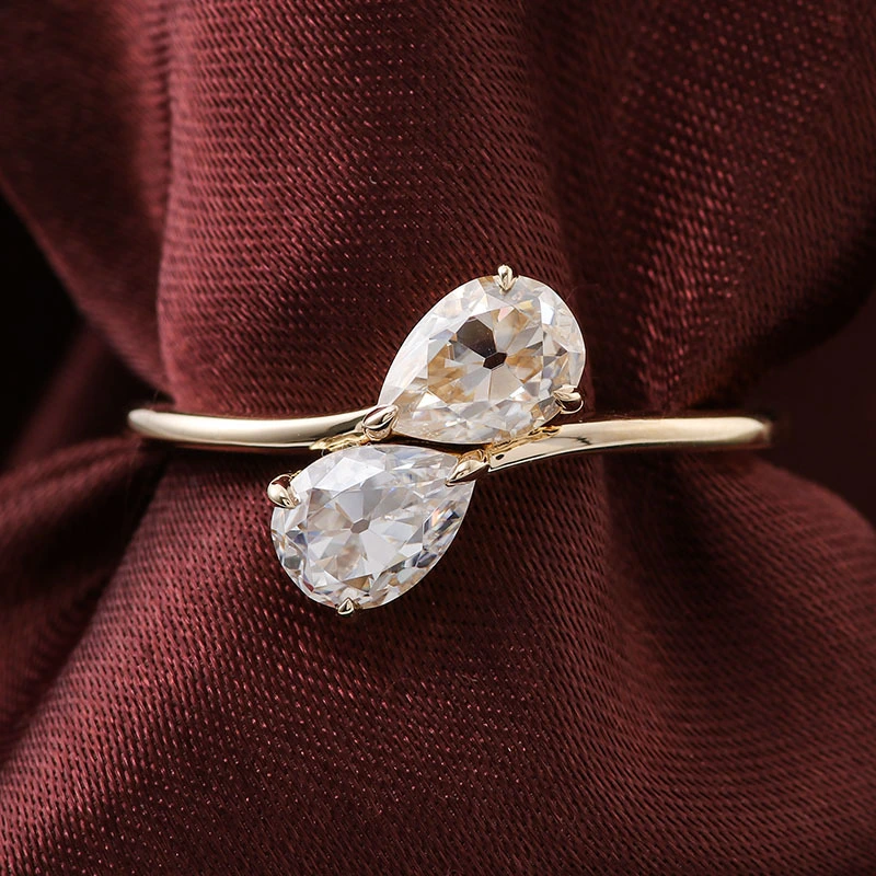 Double pierres coupées de poire Coupe Moisanite Diamond 14K Ring or jaune style romantique pour les couples 1
