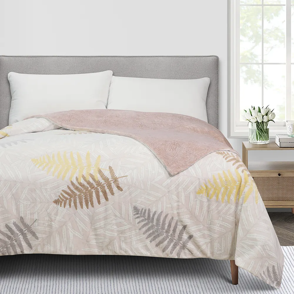 How Can a King Coverlet Elevate the Style of My Master Bedroom? 1