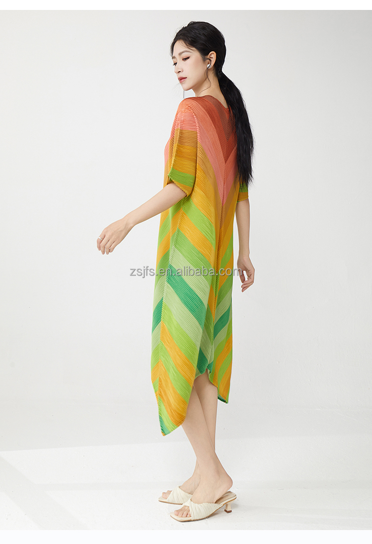 Neuestes elegantes Miyake-Plisseekleid für Damen – Unregelmäßiges V-Ausschnitt-Design, sommerlich lässig <000000> Stilvoll | OEM/ODM verfügbar 12