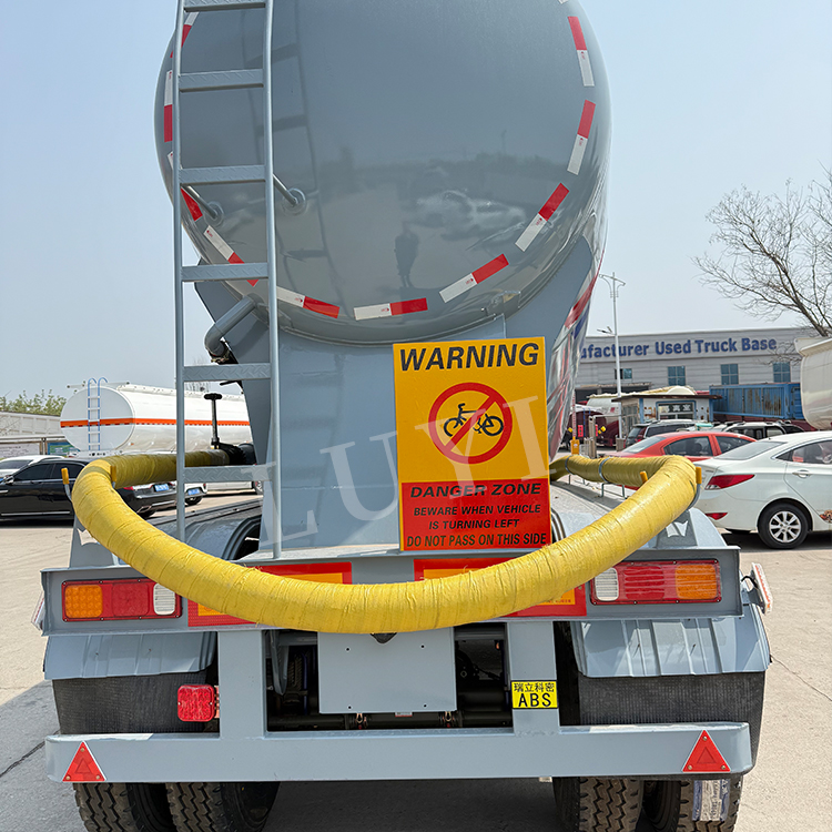 Transporte de cenizas volantes de cemento 40/42 CBM Powder Tank Railer 4