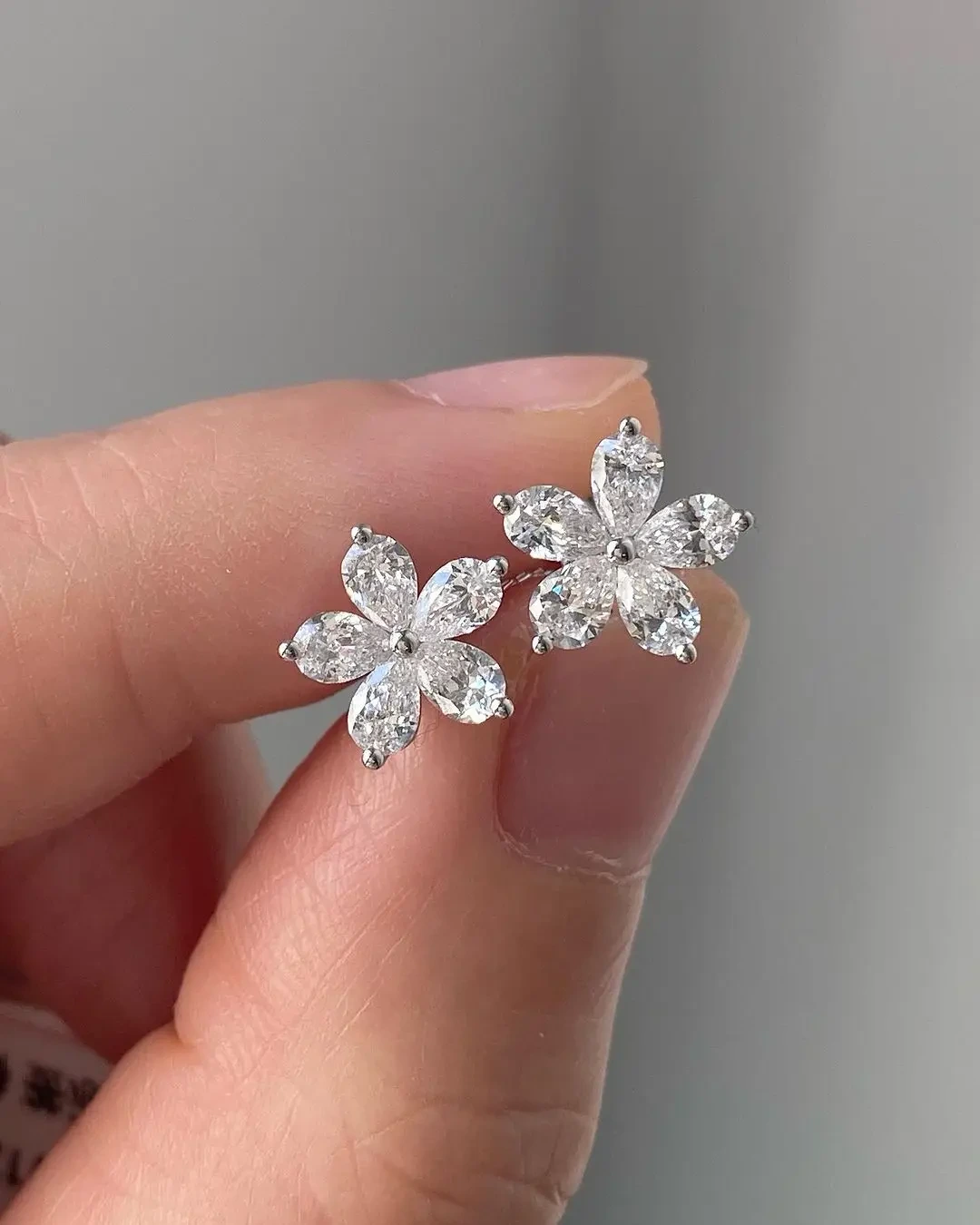 2,8 * 4 mm de boucles d'oreilles en diamant en laboratoire de poire de 4 mm CONCEPTION DE FLORIE 14K Boucles d'oreilles de mariage en or blanc massif Total 1,5ct 1