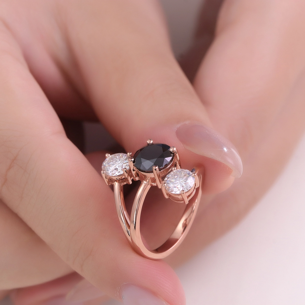 Provence Three-stone Style 1 Carat Round Black Moissanite Diamond Ring High Quality Wedding Ring Women's Engagement Ring 1