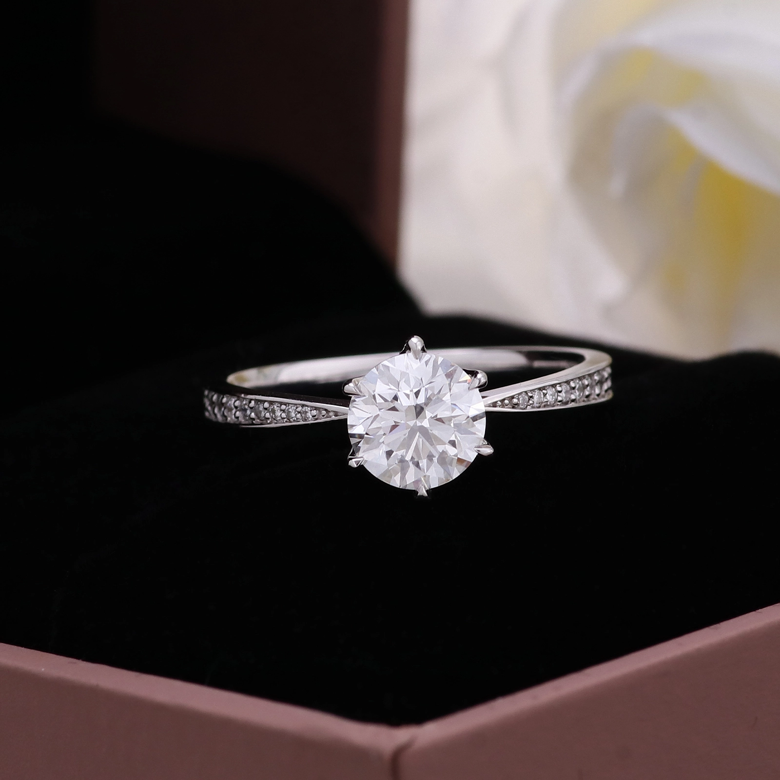 Diamant personnalisé Round Brilliant 2ct Gold Ring Diamond 18k Rague de mariage en or Diamond Femmes Gift Rings de fiançailles 1