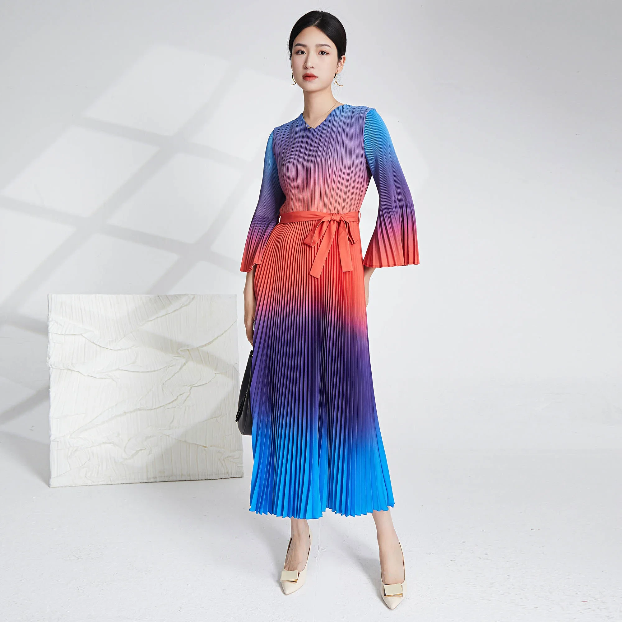 Pleats Clothing：Pleated Dress Loose Belt Waist European And American Women Fashion Casual Style Women Gradient Red Blue Color Printed Dress ODM&OEM 1