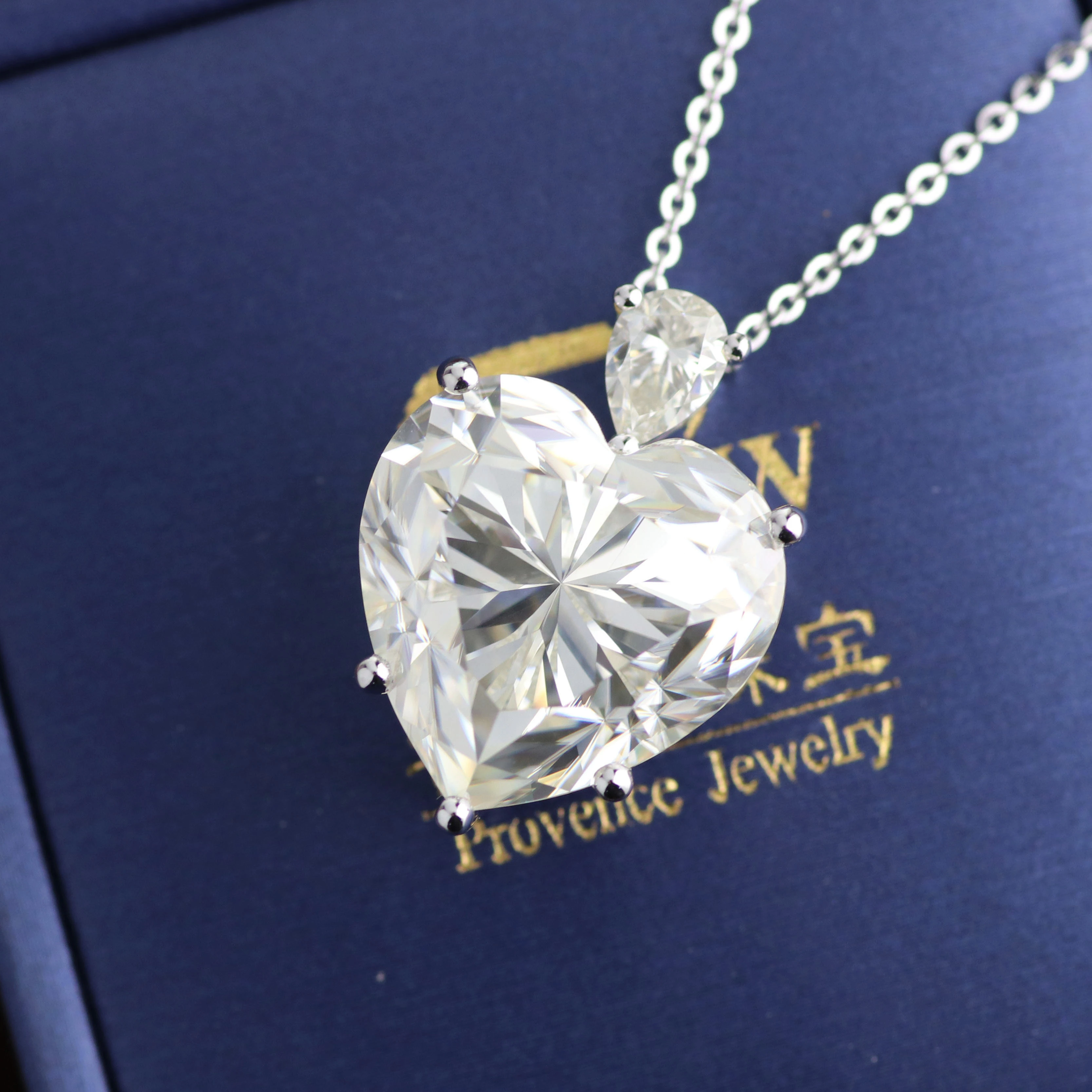 Ensemble de coeur Moisanite Pendant en or blanc 14 carats 1