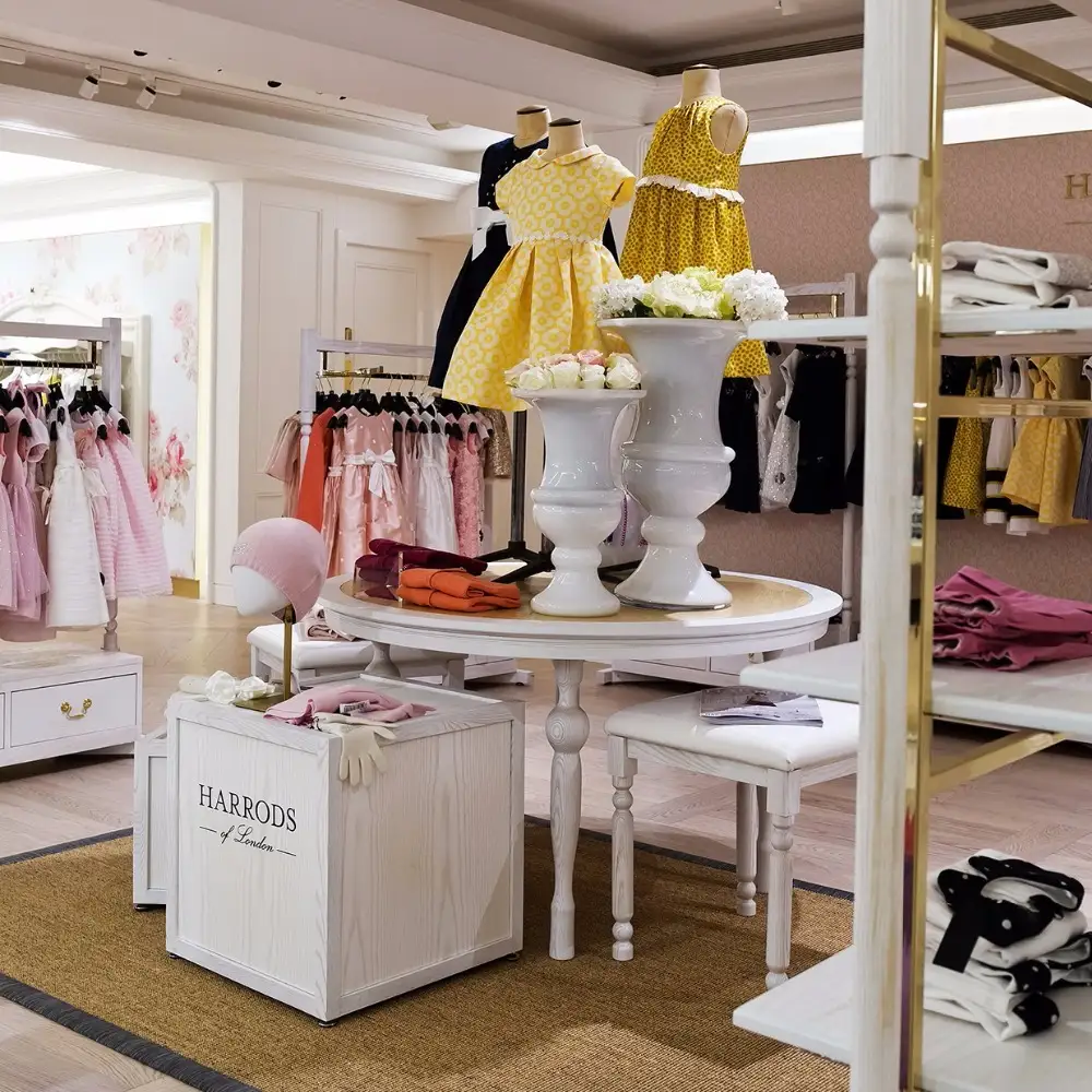 Ladeneinrichtungen aus Holz für Bekleidungsgeschäfte &amp; Verkaufsdisplays für Babybekleidung 1