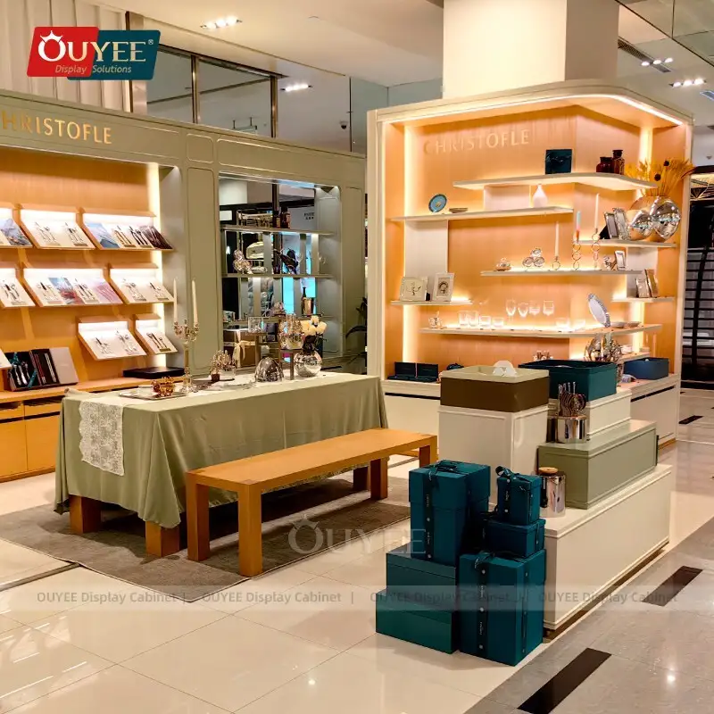 خدمة تصميم ثلاثي الأبعاد لمحلات بيع أدوات المطبخ بالتجزئة مع شاشة عرض LED 1