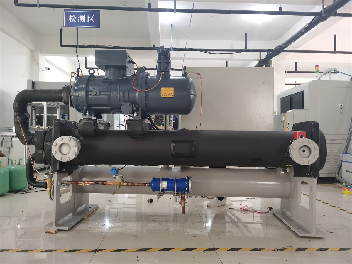 Enfriadora de agua con tornillo TAICH de 20 a 200 toneladas con motor y bomba. 6