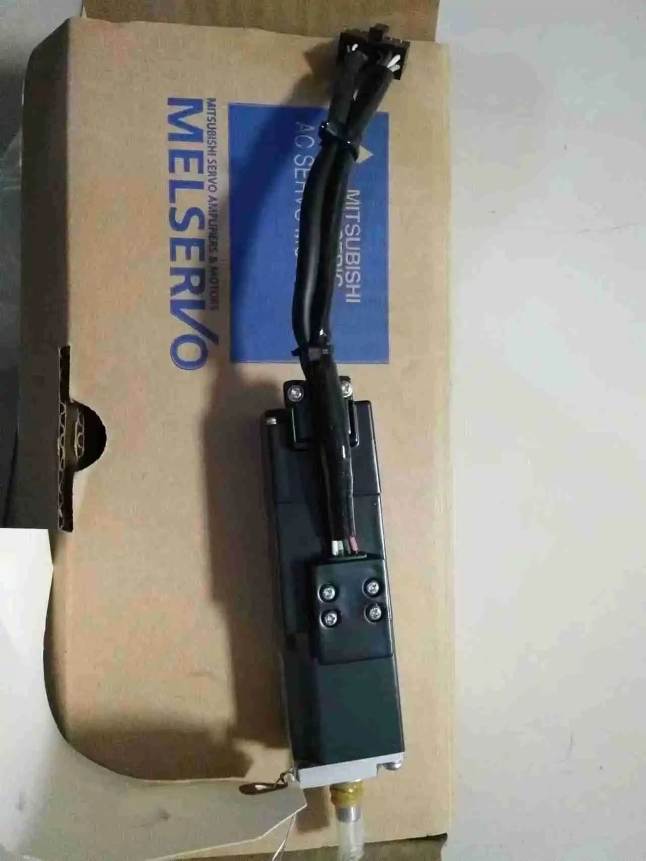 ملحقات تركيب رقائق هيتاشي اليابانية الأصلية المستعملة Gxh-1 G5 F8 Nl محرك المحور Hc-aq0336bs-s18 1