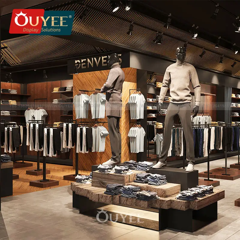 Kleiderregale und Kleiderständer aus Metall für die Präsentation von Herren-T-Shirts in Bekleidungsgeschäften 1