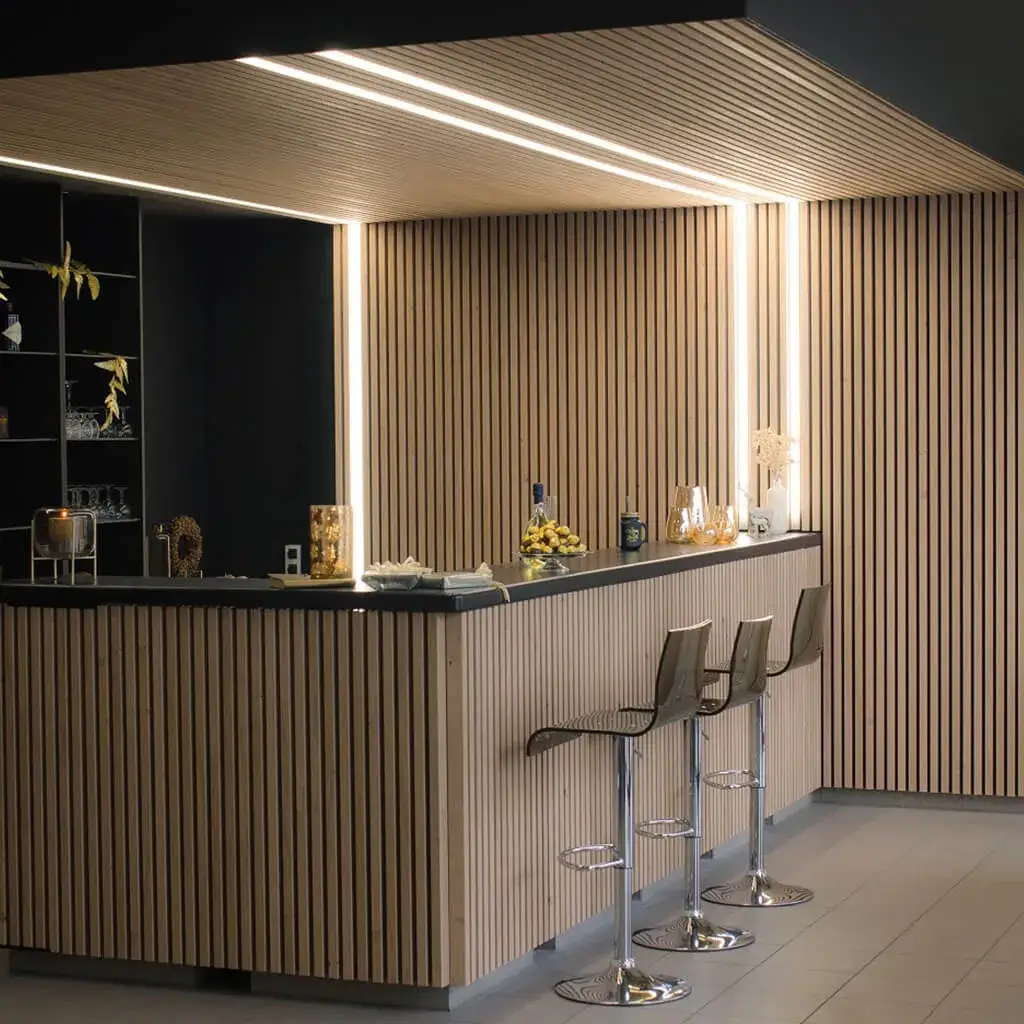 Panneaux acoustiques de plafond en MDF, dalles murales et de plafond insonorisées à lattes de bois et LED 1