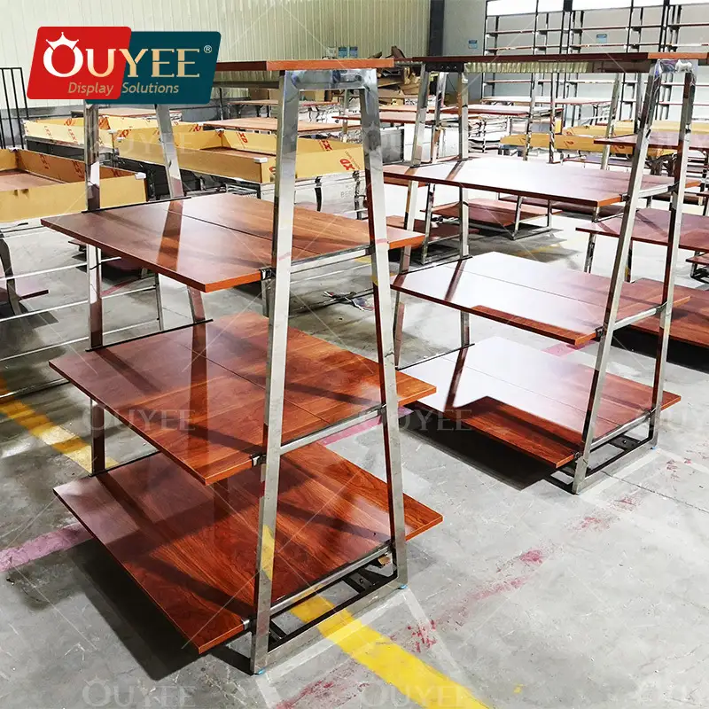 Ladeneinrichtung für Bekleidungsgeschäfte: Verkaufsständer und Regale 1