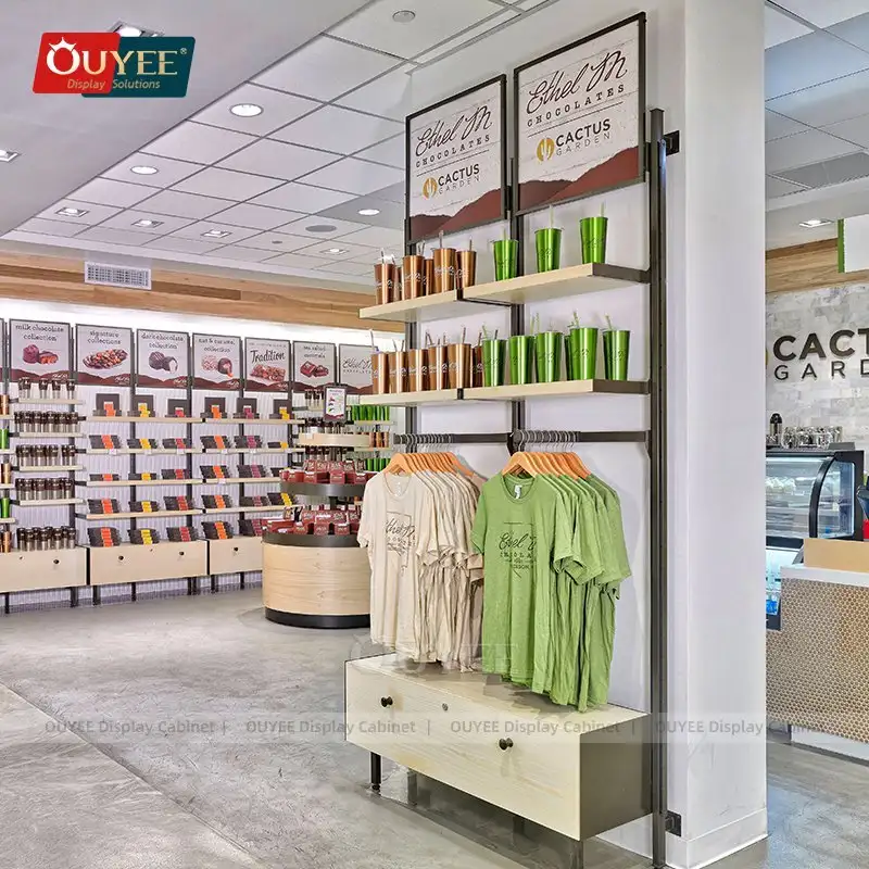 Móveis e expositores para lojas de varejo boutique, ideais para decoração de interiores. 1