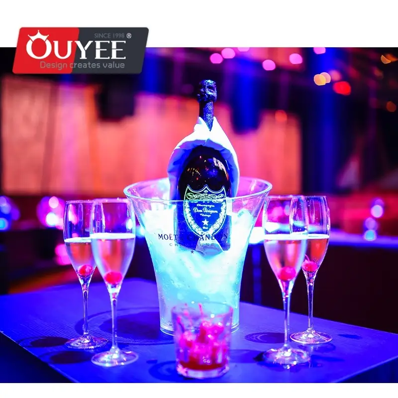 Luminárias de teto para layout de interiores de boates e lounges. 1