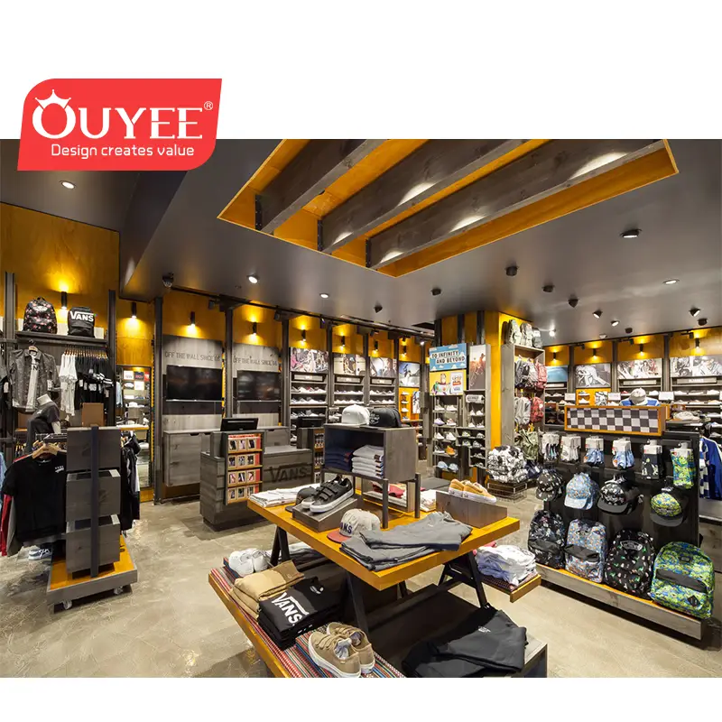 Wandregal aus Holz für die Ladeneinrichtung von Jordan-Herrenschuhen 1