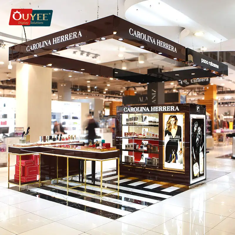 Prateleiras de madeira personalizadas para exposição de cosméticos e perfumes em lojas de varejo. 1