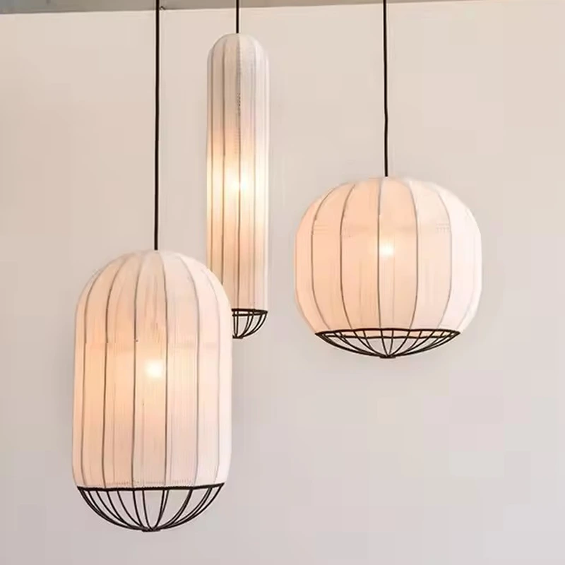 Lustre suspendu moderne en rotin et soie nordique, idéal pour un restaurant ou un salon. 1
