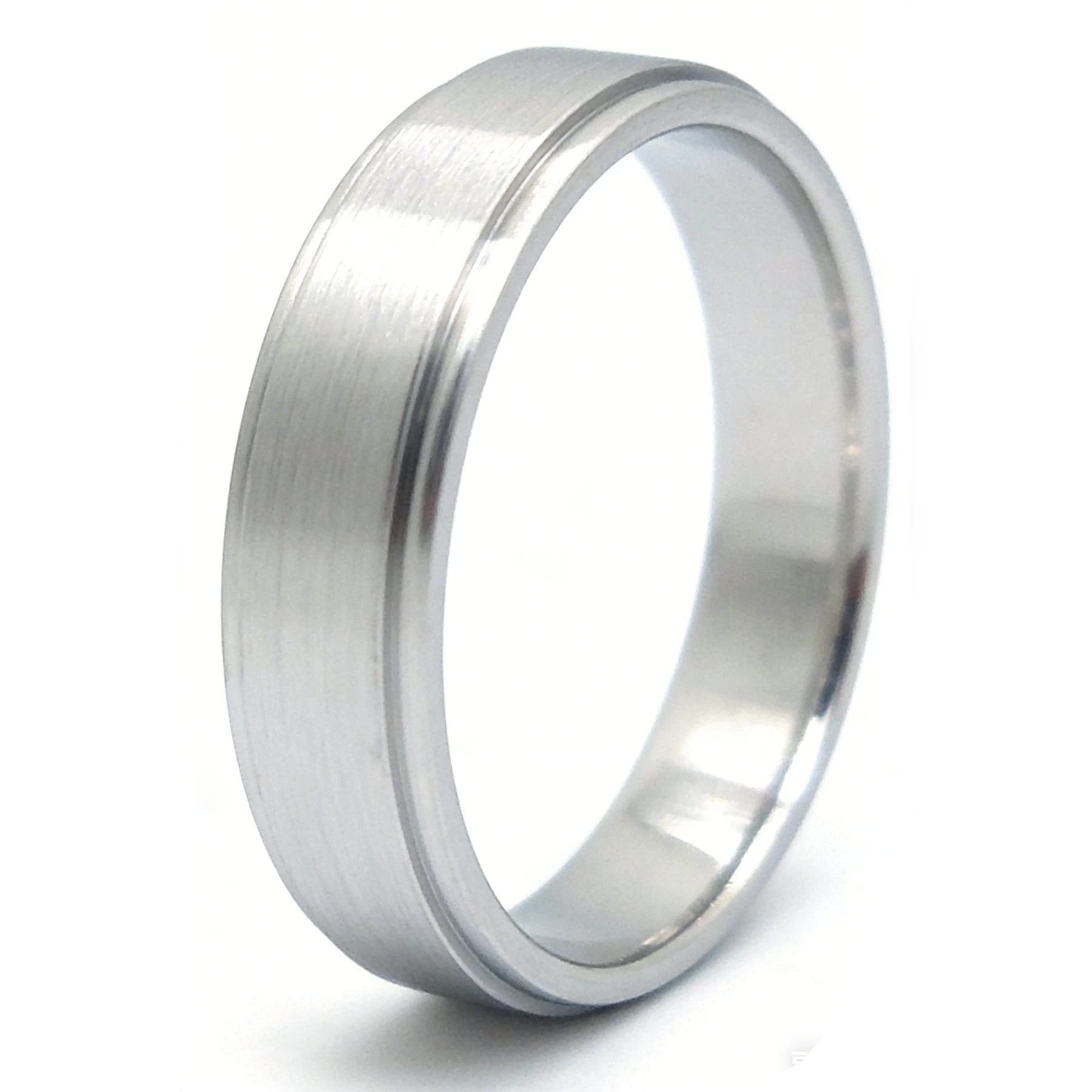 Anello in oro bianco 9 carati, larghezza 6 mm, spessore 1,4 mm, finitura opaca al centro, ideale per matrimoni. 1