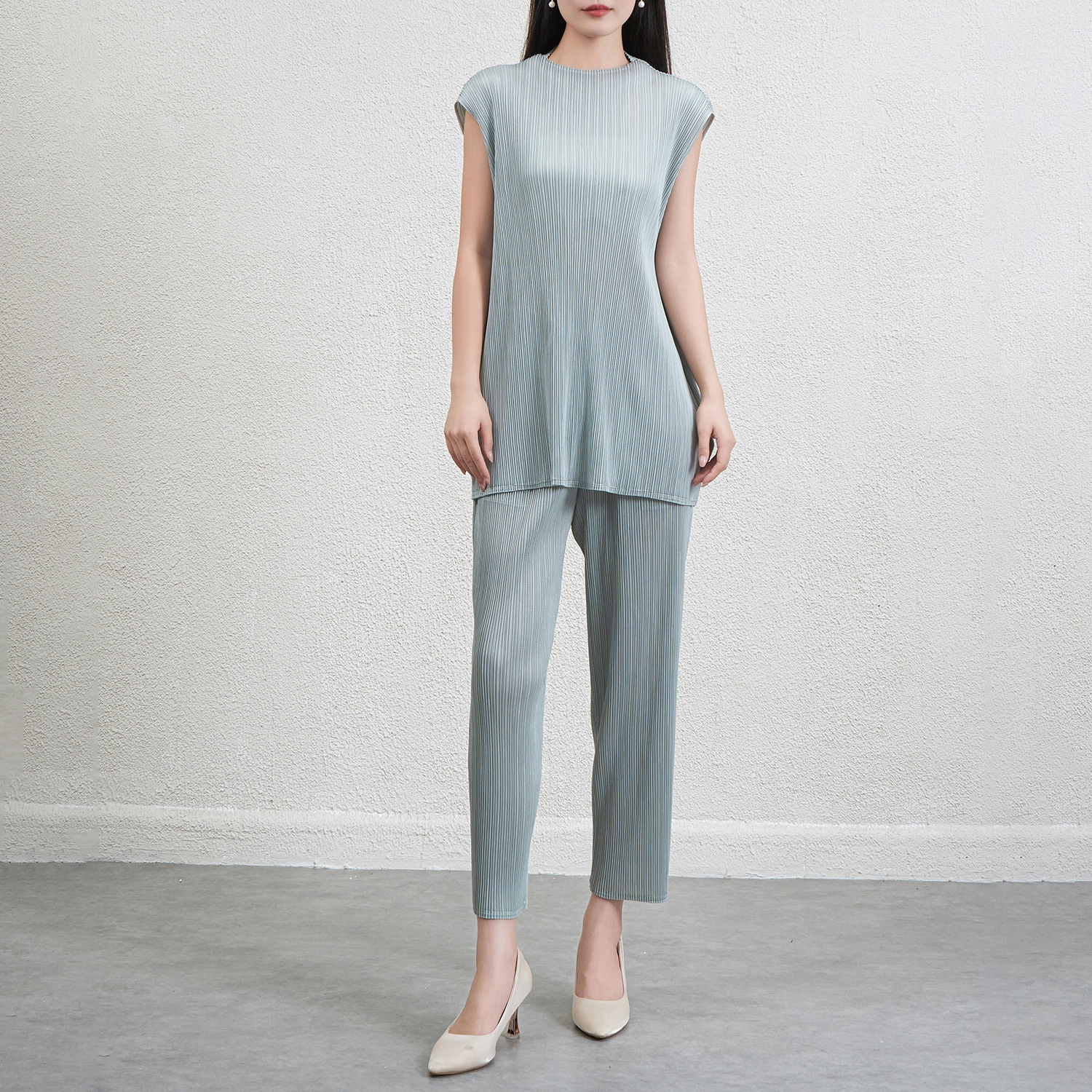 Miyake Pleated Two-piece Set Women’s Top & Pants Wholesale 1