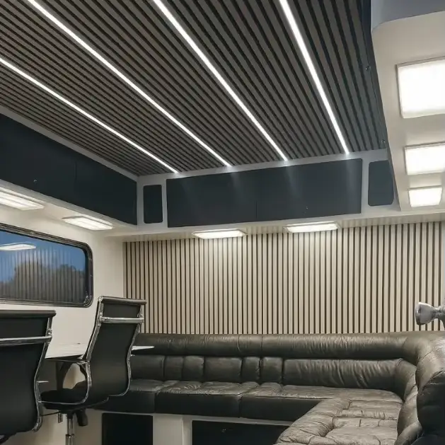 Panneaux muraux acoustiques à lattes en bois 3D écologiques pour l'absorption du son 1