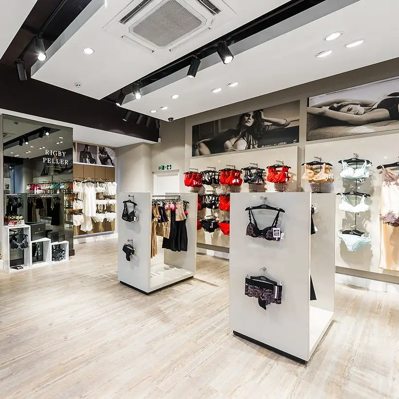 Ladeneinrichtung für ein Damenwäsche- und Dessousgeschäft im Einzelhandel 1