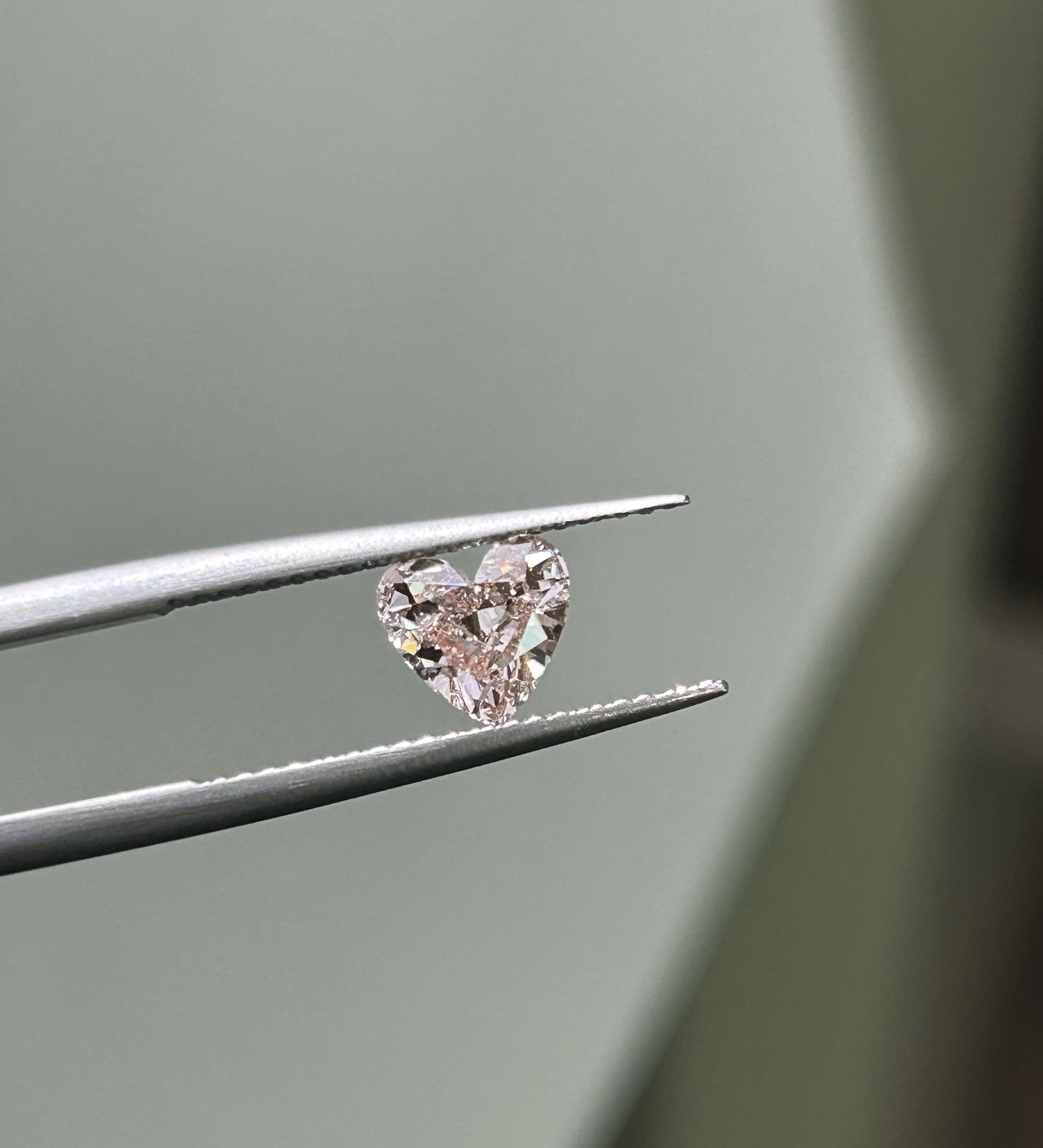 IGI Certified VVS Heart Shape Lab Grown Pink CVD Diamonds 1.01-1.3ct 1