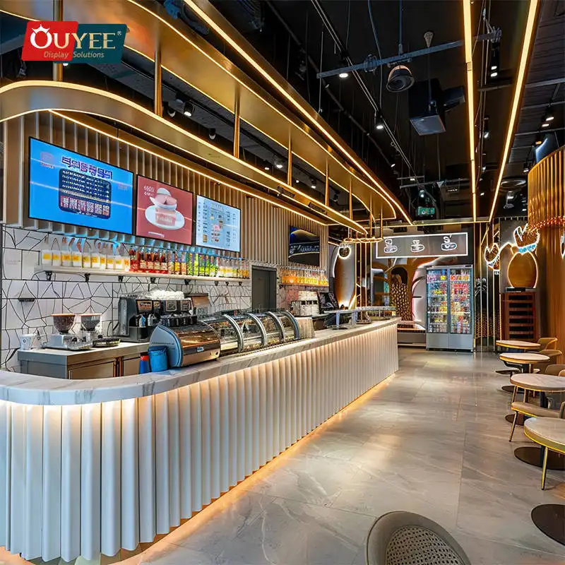 Maßgefertigter Barschrank aus Holz für die Präsentation in Cafés 1