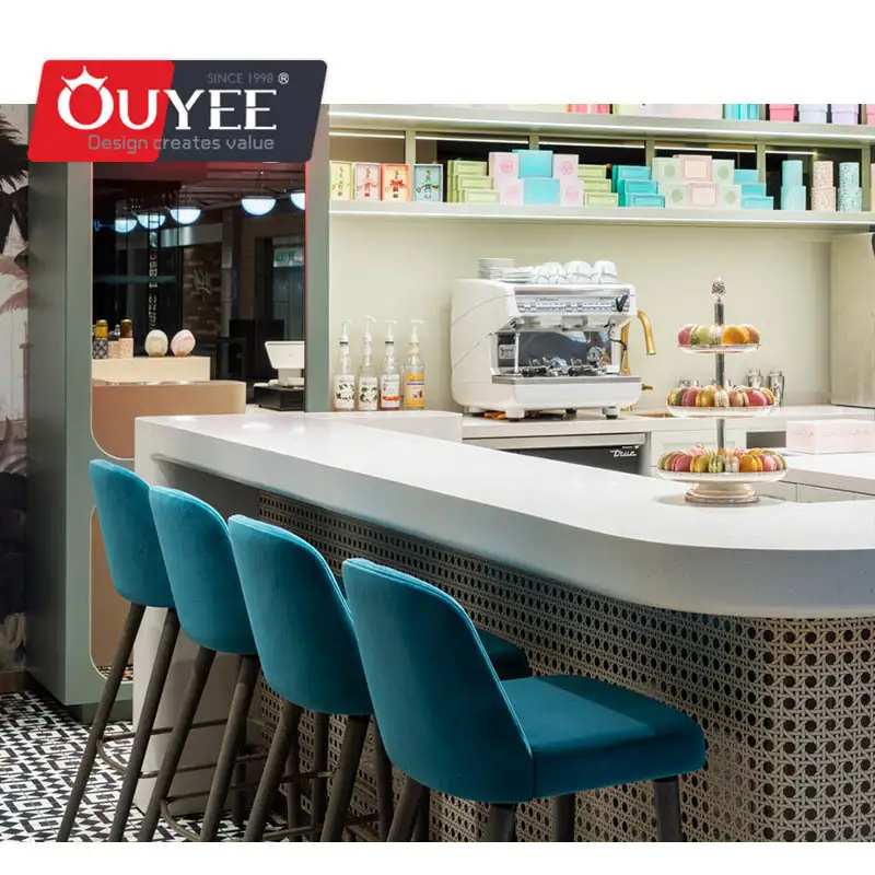 ديكور داخلي لمتجر شاي الحليب وشاي الفقاعات مع طاولة بار وعرض 1