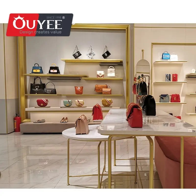 Vitrine de madeira personalizada para exposição de bolsas e acessórios em lojas. 1