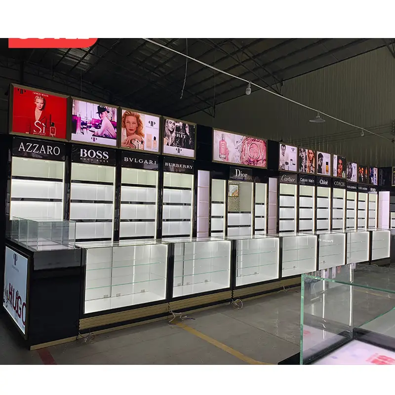 Prateleiras e vitrines personalizadas para exposição de perfumes em lojas de varejo em shoppings. 1