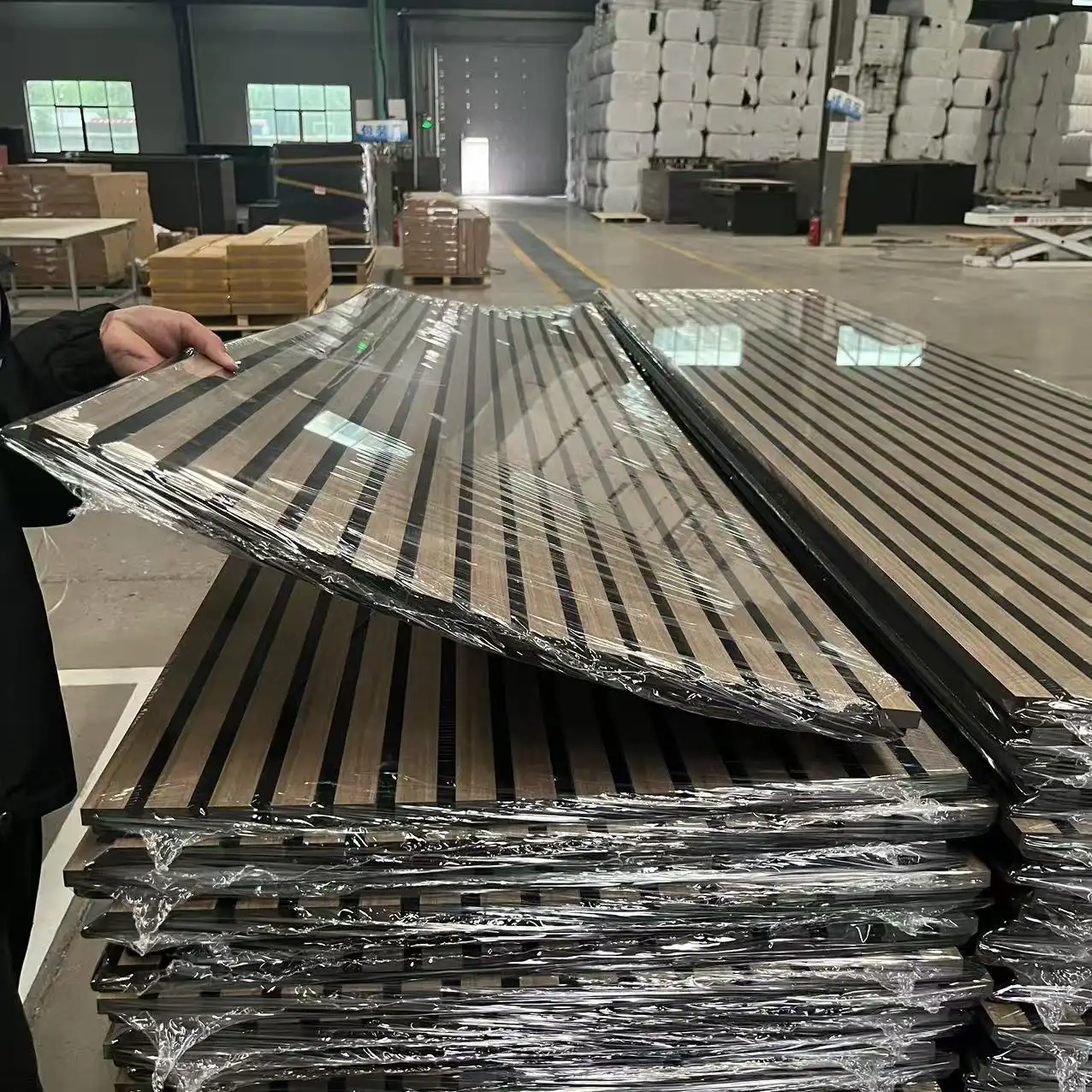 Paneles acústicos de listones de madera insonorizados para paredes y techos, almacén en EE. UU. 1