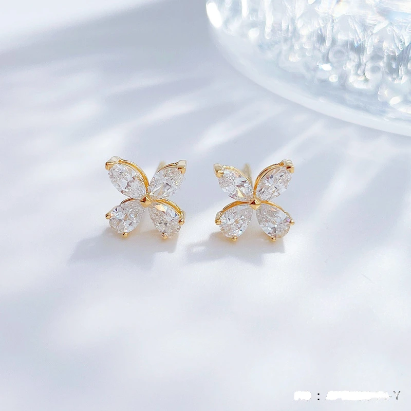 Pear Cut Lab Grown Diamond Butterfly Stud Earrings High Quality 18k Jewelry With Four-claw Design For Gift 1