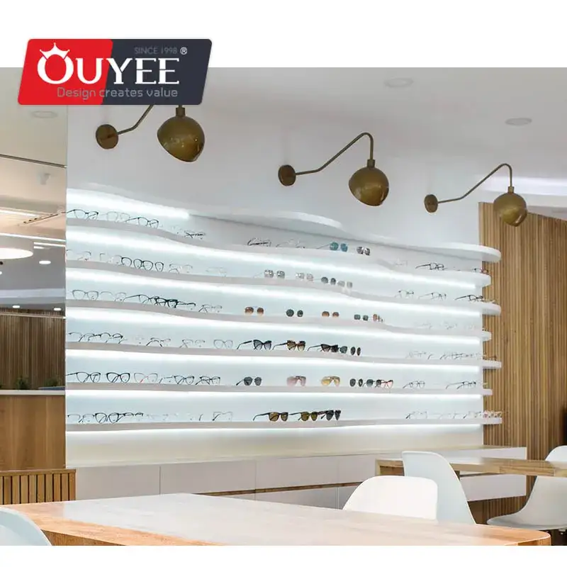 Maßgefertigtes Sonnenbrillen-Präsentationsregal aus Holz für Optikergeschäfte 1