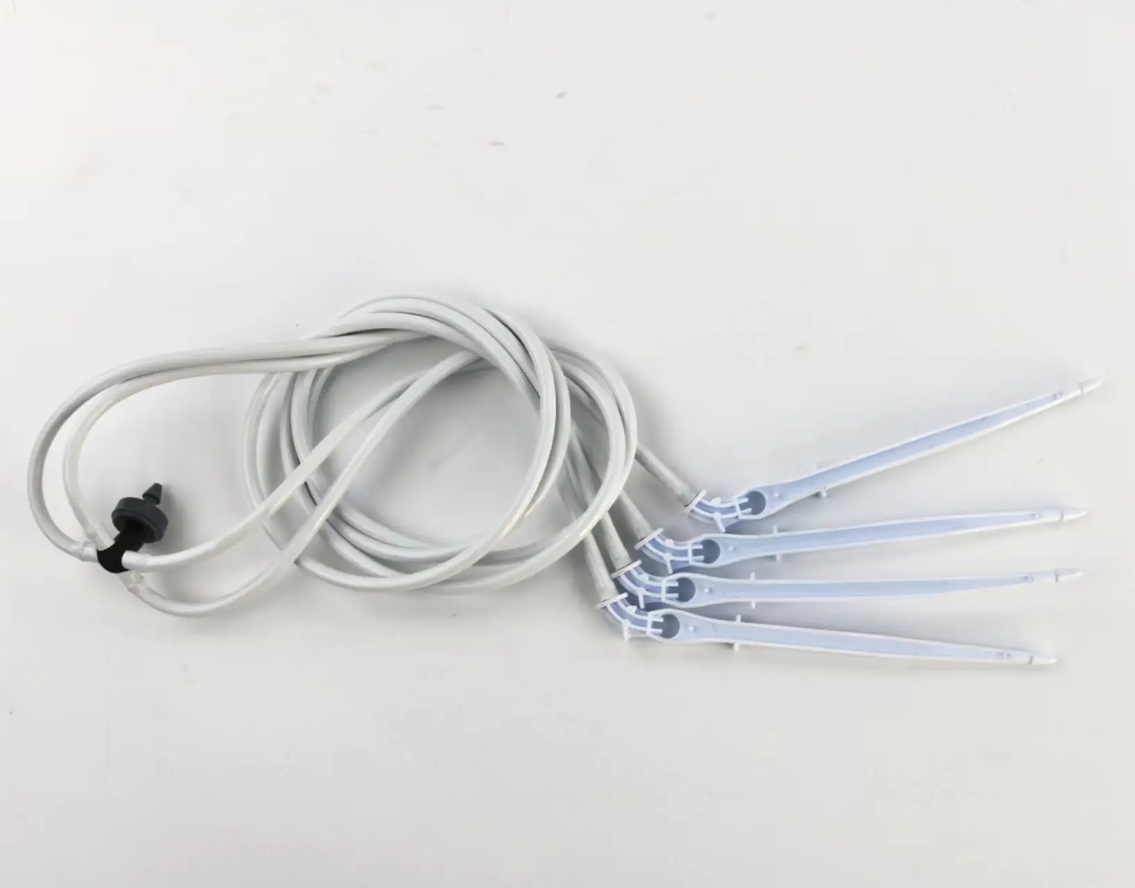 2/4支弯滴头，箭头型，流量1.5-2升/小时，压力0.05-0.2兆帕 1