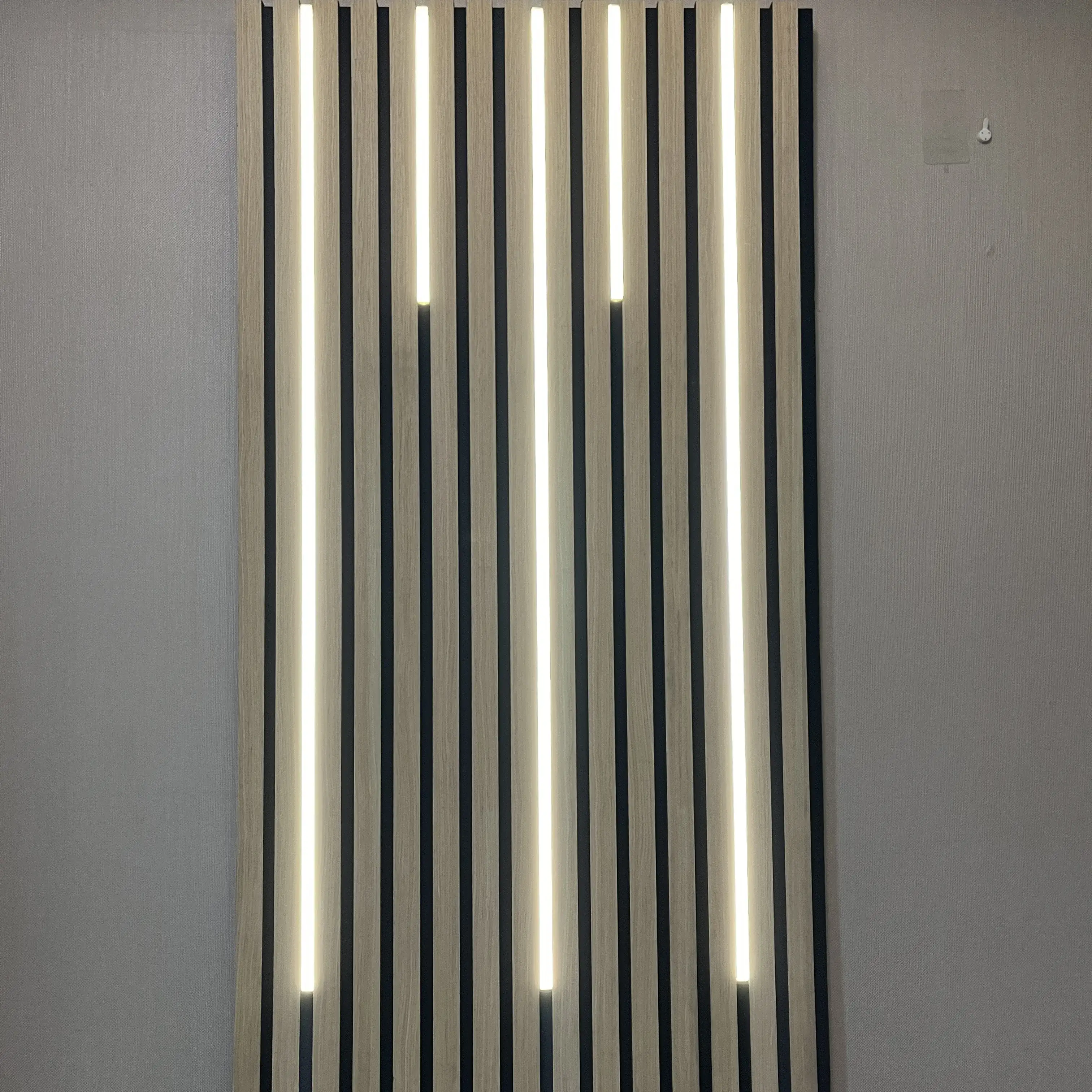 Painéal Balla Fuaimiúil Slat Adhmaid Solúbtha faoi stiúir le Gráin Adhmaid don Bhaile 1