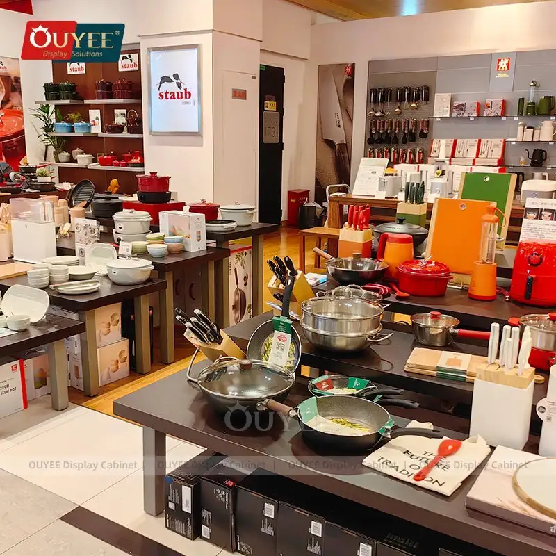 Mesa expositora de utensílios de cozinha em madeira - Móvel para loja de eletrodomésticos 1