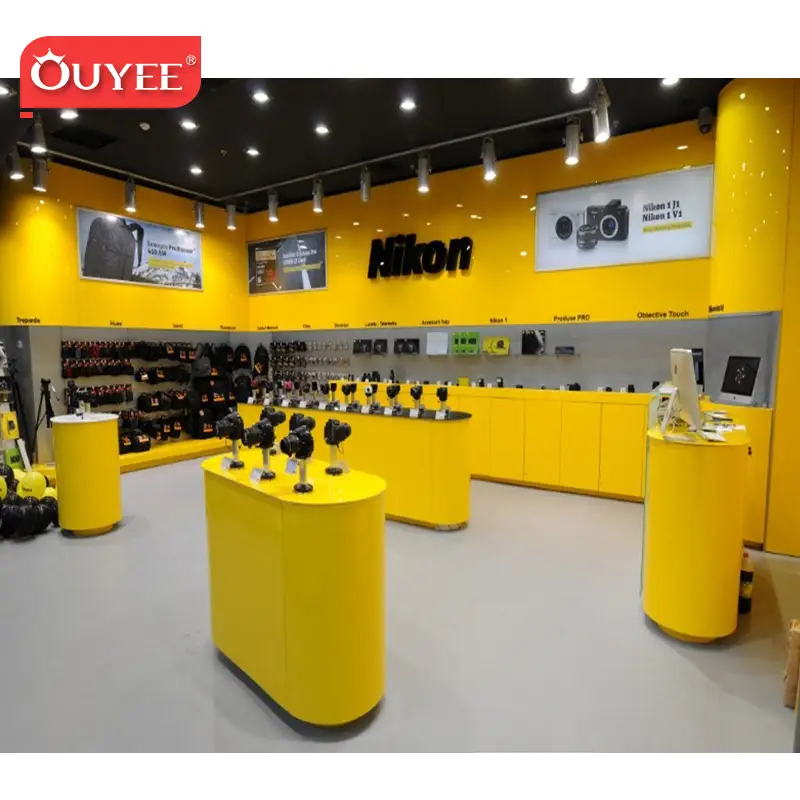 Design de interiores personalizado para loja de celulares, incluindo balcões e expositores de parede. 1