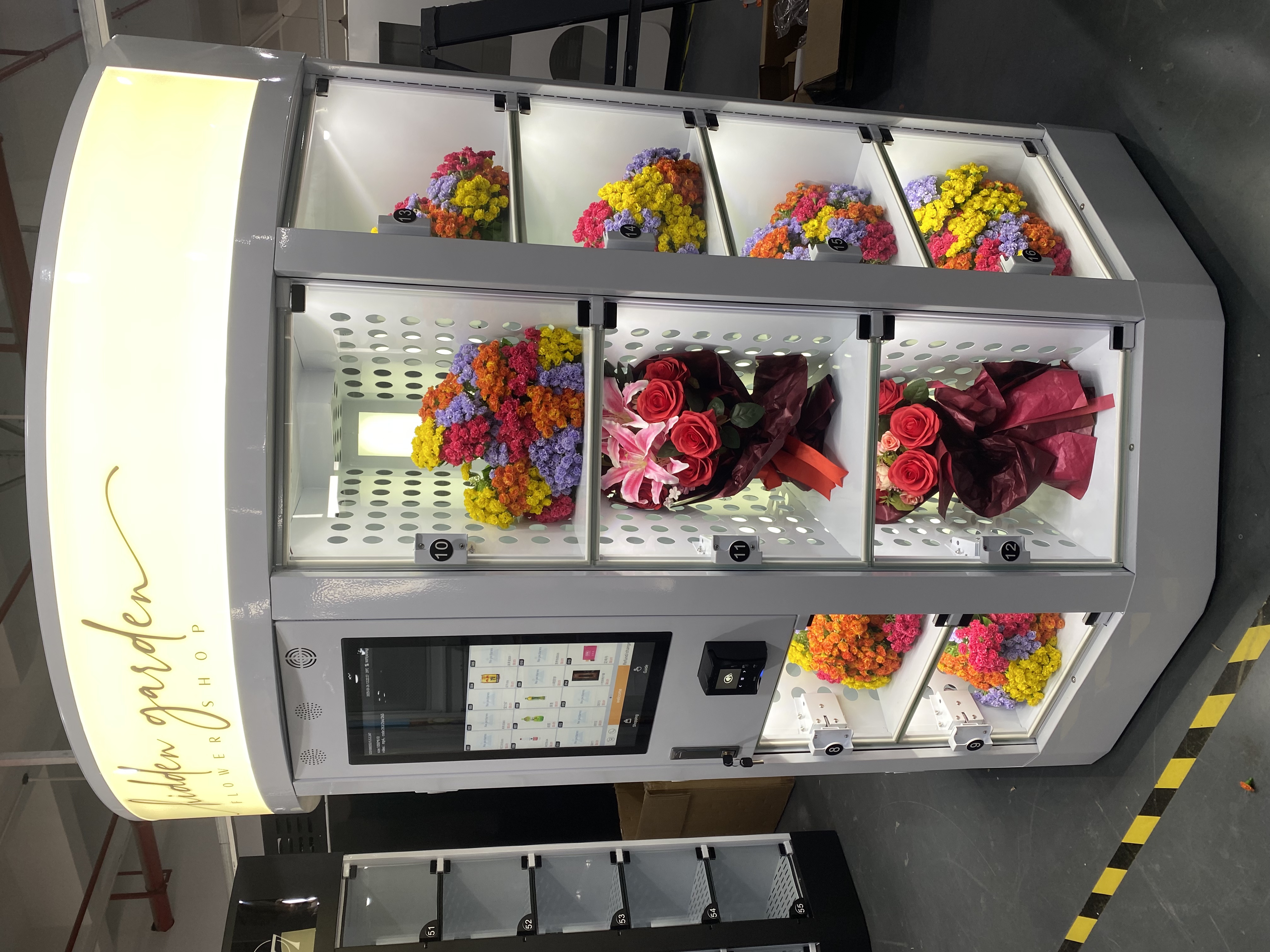 Haloo Different Size Flower Vending Machine Customistic Logo Brand On The Machine Top With Light Cooling System Machine 7