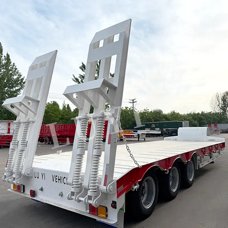 3 Axles Customizable Capacity Low Bed Semi-trailer 1