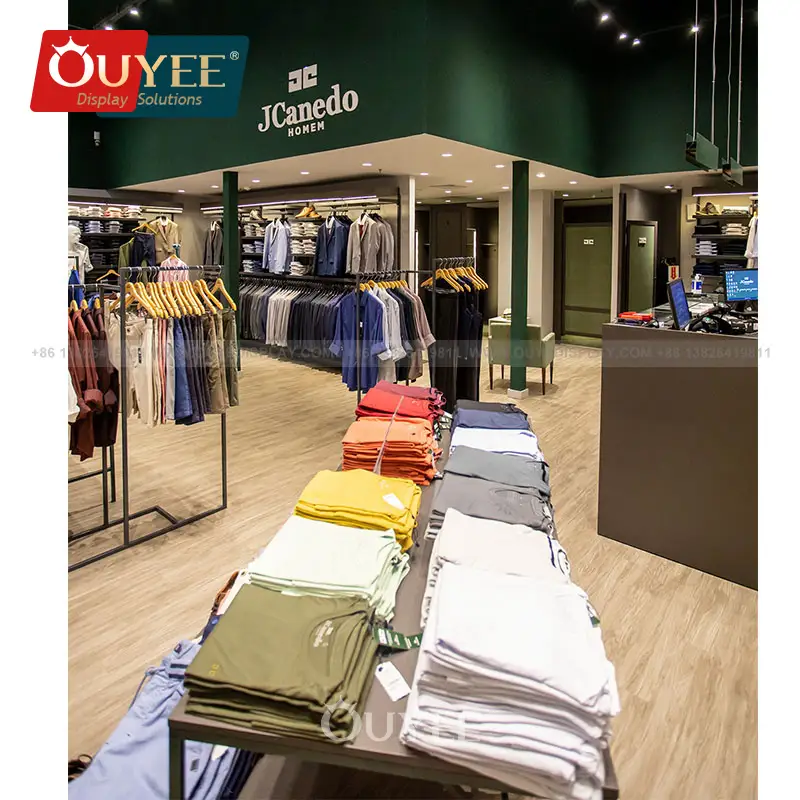 Fábrica de produção de expositores e provadores para lojas de roupas masculinas. 1